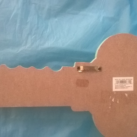 Wood Key Shape Keyholder from Beachcombers - Picture 5 of 8